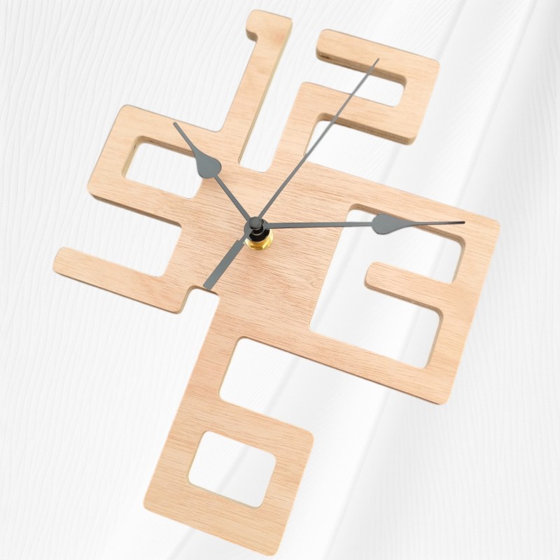Ajoutez une touche de design unique et original à votre intérieur avec notre horloge murale en bois.