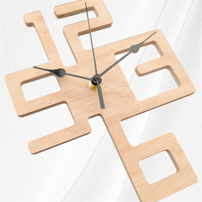 Ajoutez une touche de design unique et original à votre intérieur avec notre horloge murale en bois.